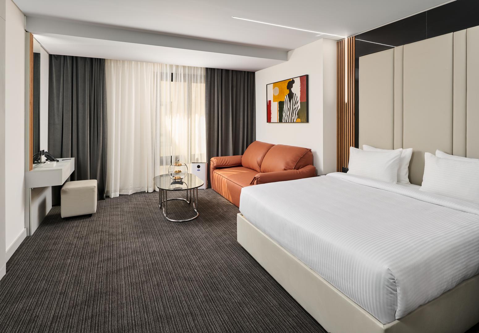 Grand Deluxe Smart Room