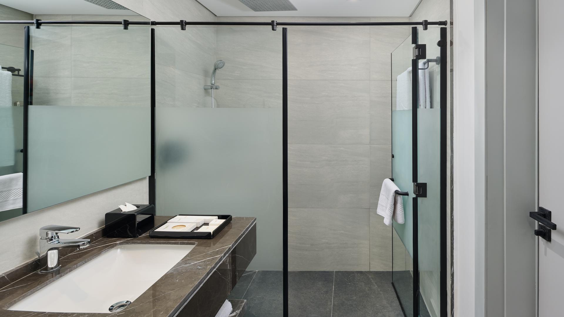 Grand Deluxe Smart Room Room Image